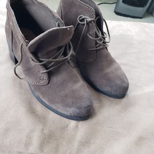 Woman's size 7.5 m clarks booties